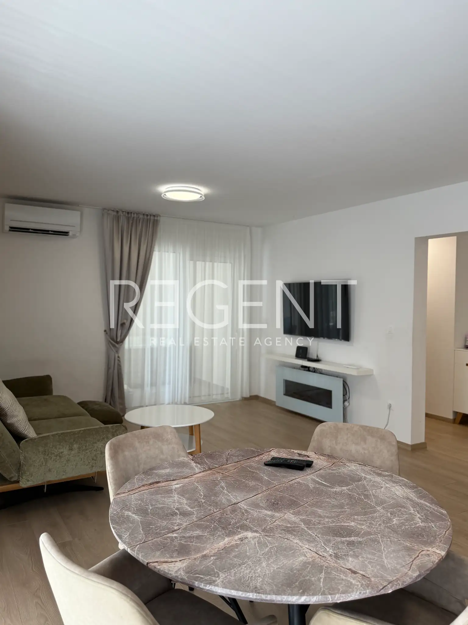 Split, Strožanac – For rent, three-room apartment 103 m² loggia jacuzzi parking
