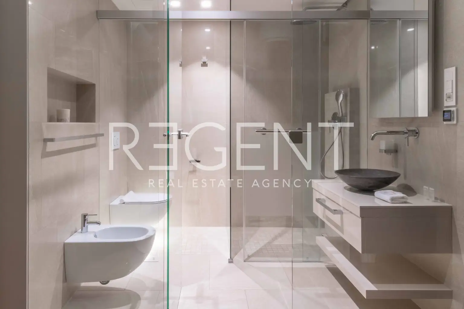 Омиш, Брзет - Двухкомнатная квартира с балконом и террасой в первом ряду у моря