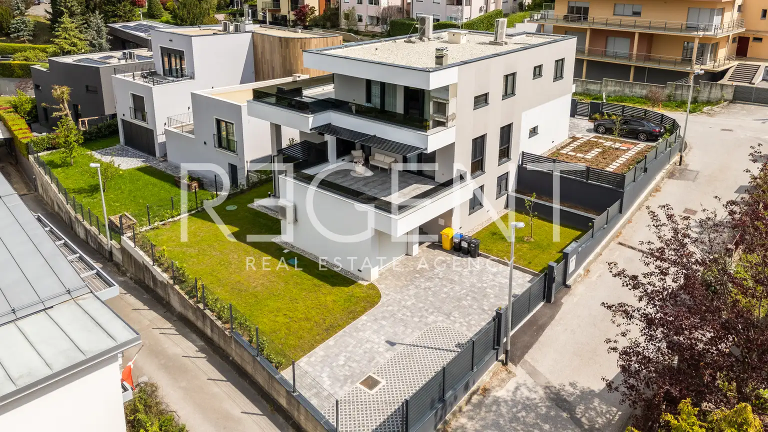 Šestine – ekskluzywne mieszkanie w willi miejskiej z prywatnym wejściem i garażem