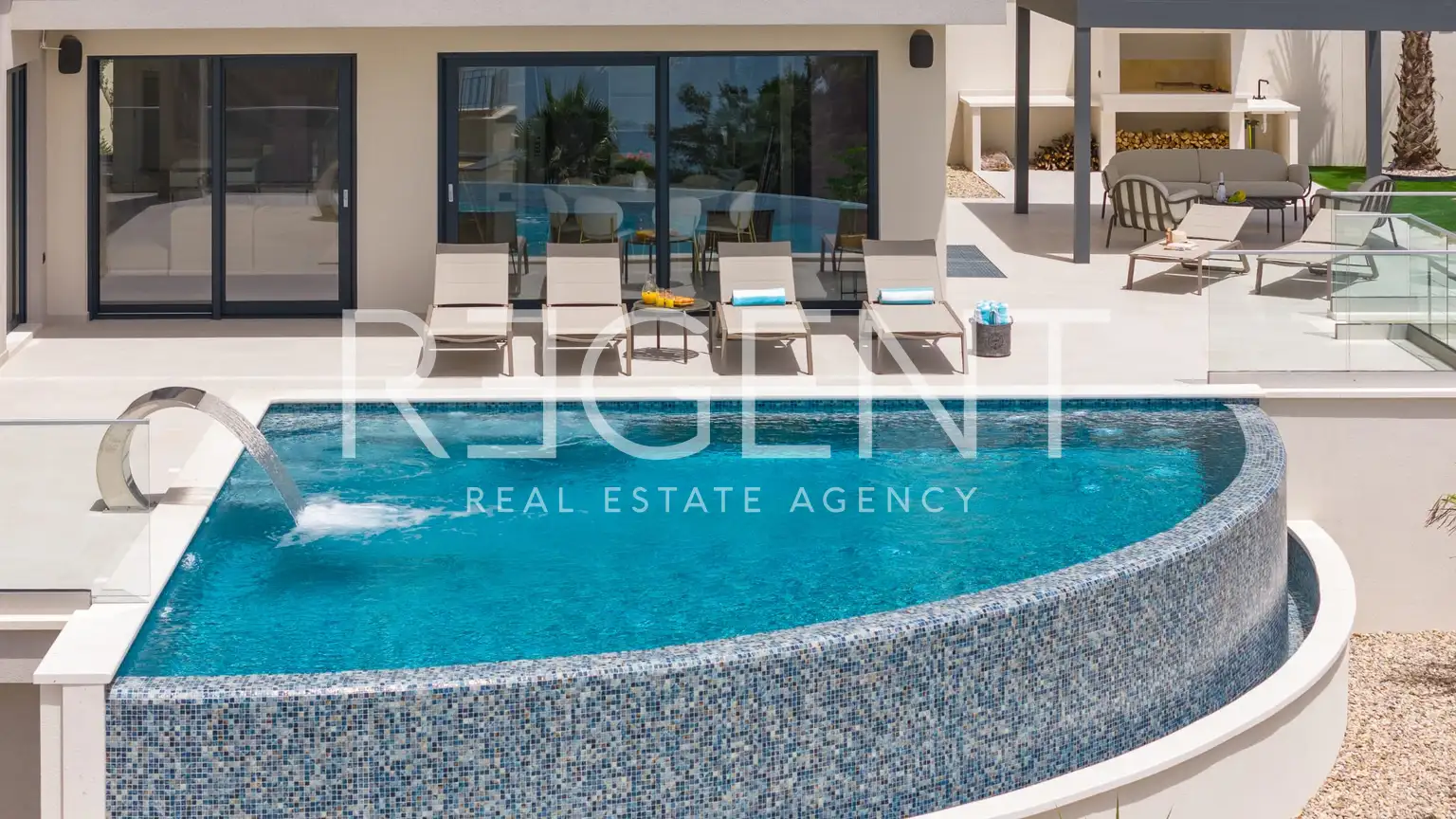 Podstrana - Vila s bazénom a výhľadom na more