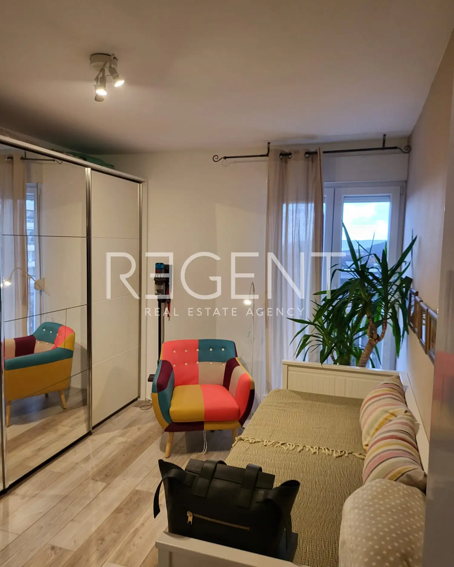 Split, Gripe - Dvosoban stan sa balkonom