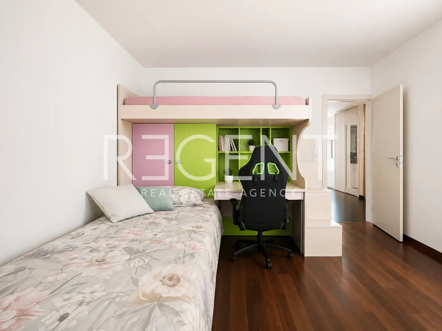 Trogir – Dvoetažni penthouse 234 m², pogled na more, garaža