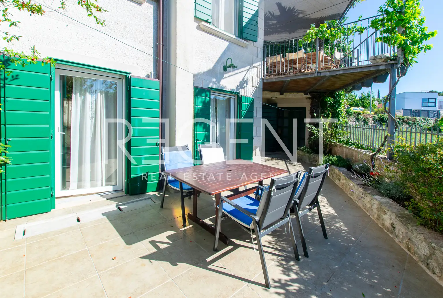 Brač, Mirca - kamenná vila s výhľadom na more, 300m2