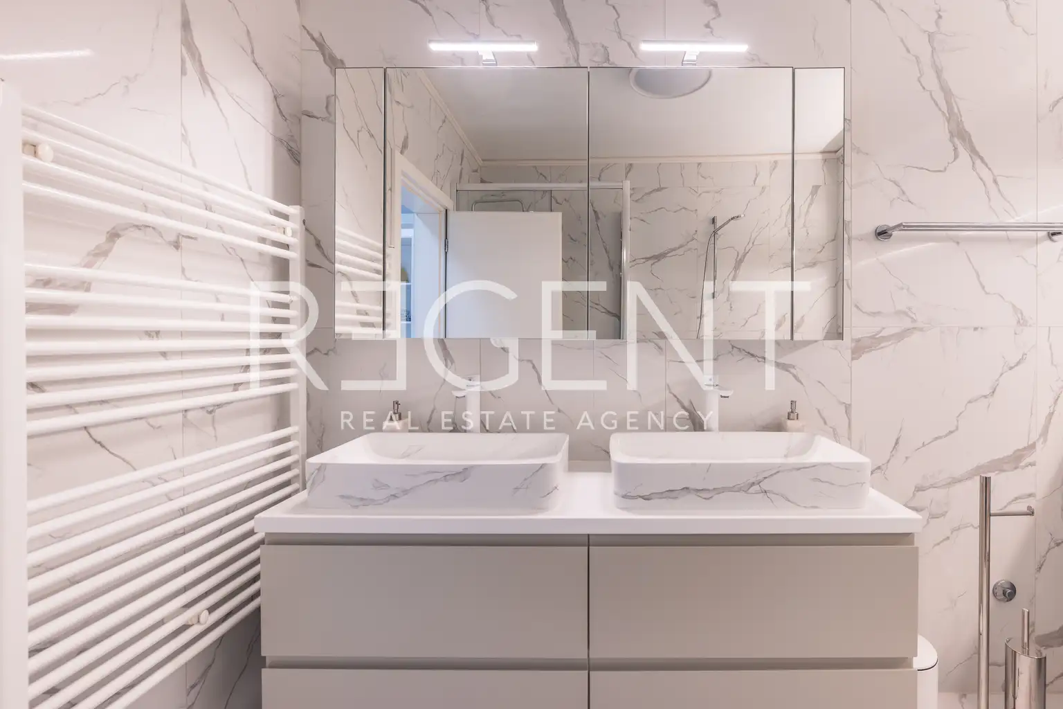 Záhřeb, Jelenovac – Moderní třípokojový byt s velkou terasou a garáží