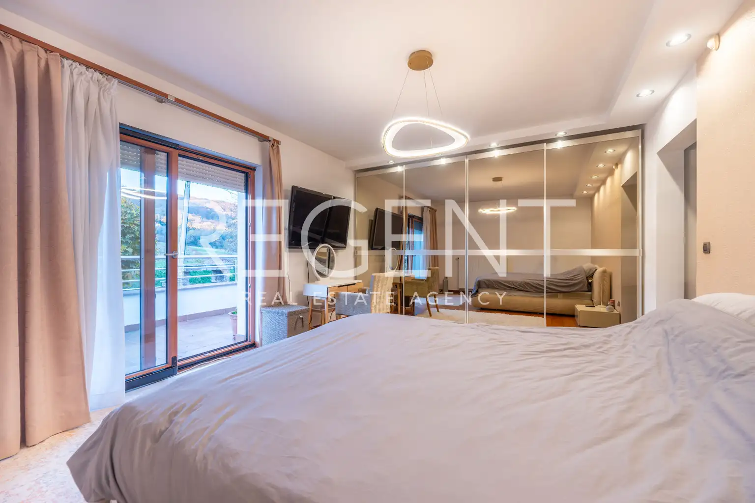 Zagreb, Sestine - Exklusives Penthouse in einer Stadtvilla, 123m2 zur Miete