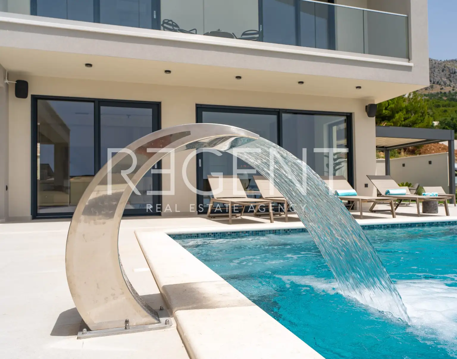 Podstrana - Vila s bazénom a výhľadom na more