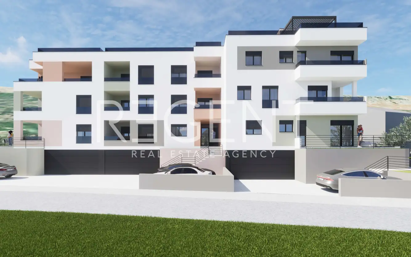 Podstrana, Strožanac - Jednosoban stan s terasom i prostranim vrtom