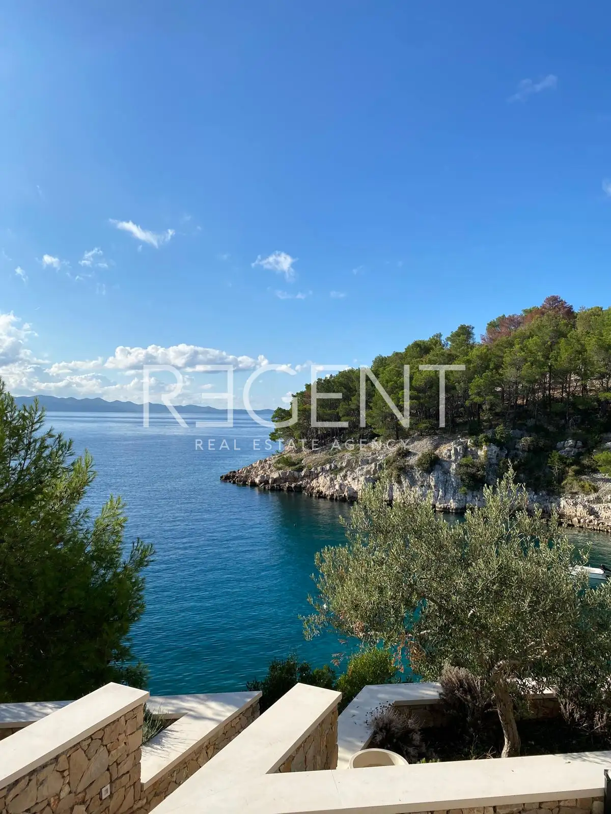 Milna, Brač - Exclusive family villa, first row to the sea