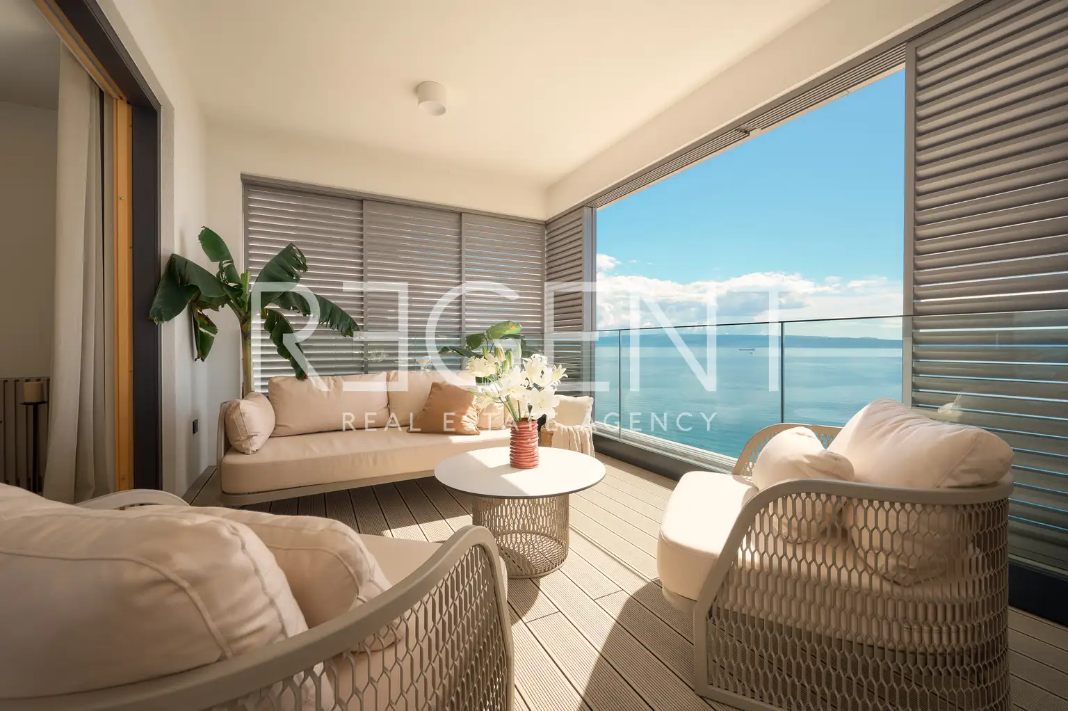 Split, Žnjan - Dvojizbový byt s loggiou a výhľadom na more