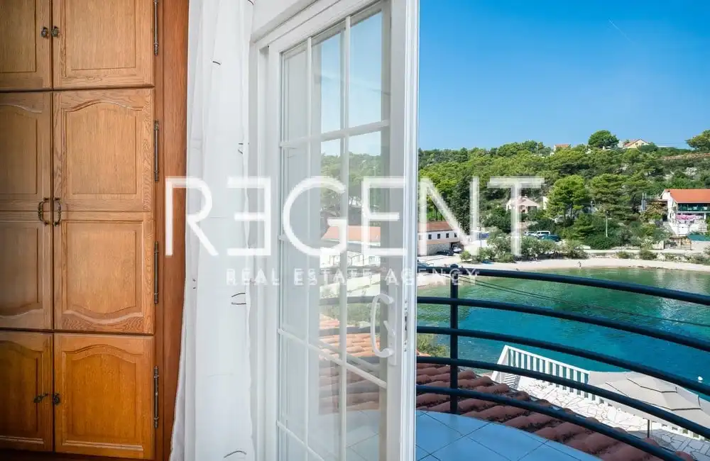 Šolta, Rogač - Mediteranska vila prvi red uz more 264 m2 ekskluzivna prodaja
