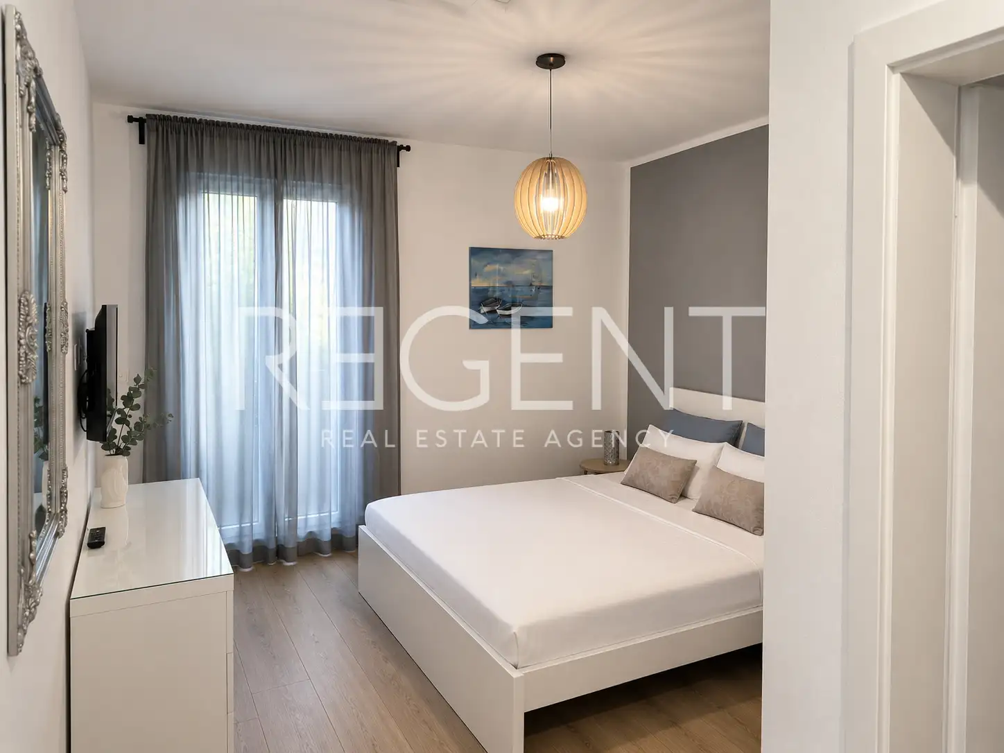 Parenzo, dintorni – casa di 135 mq, arredata con piscina e giardino.