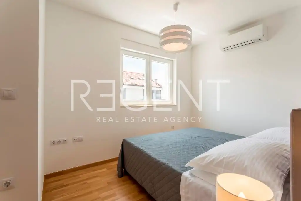 Podstrana - Three-room apartment with a terrace