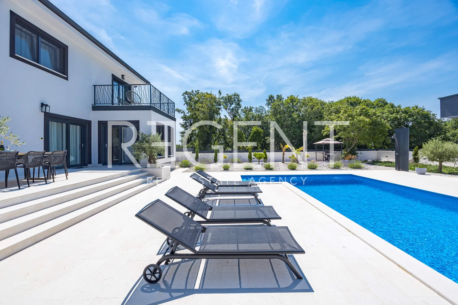 Istra, Krnica – Kuća s bazenom na parceli 780 m2