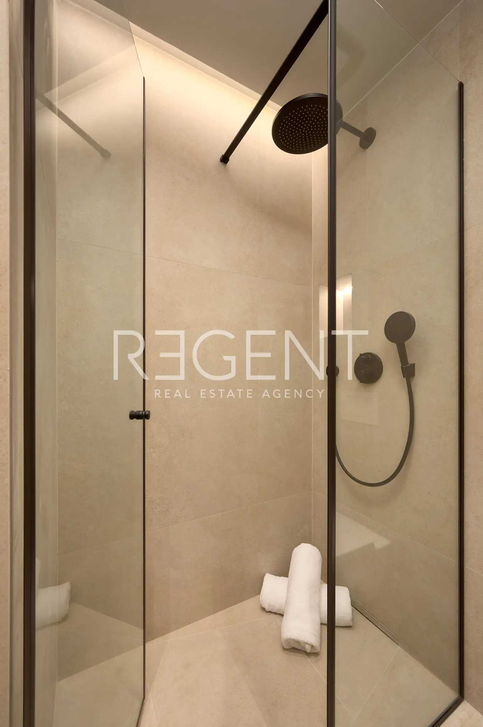 Split, Žnjan - Dvojizbový byt s loggiou a výhľadom na more