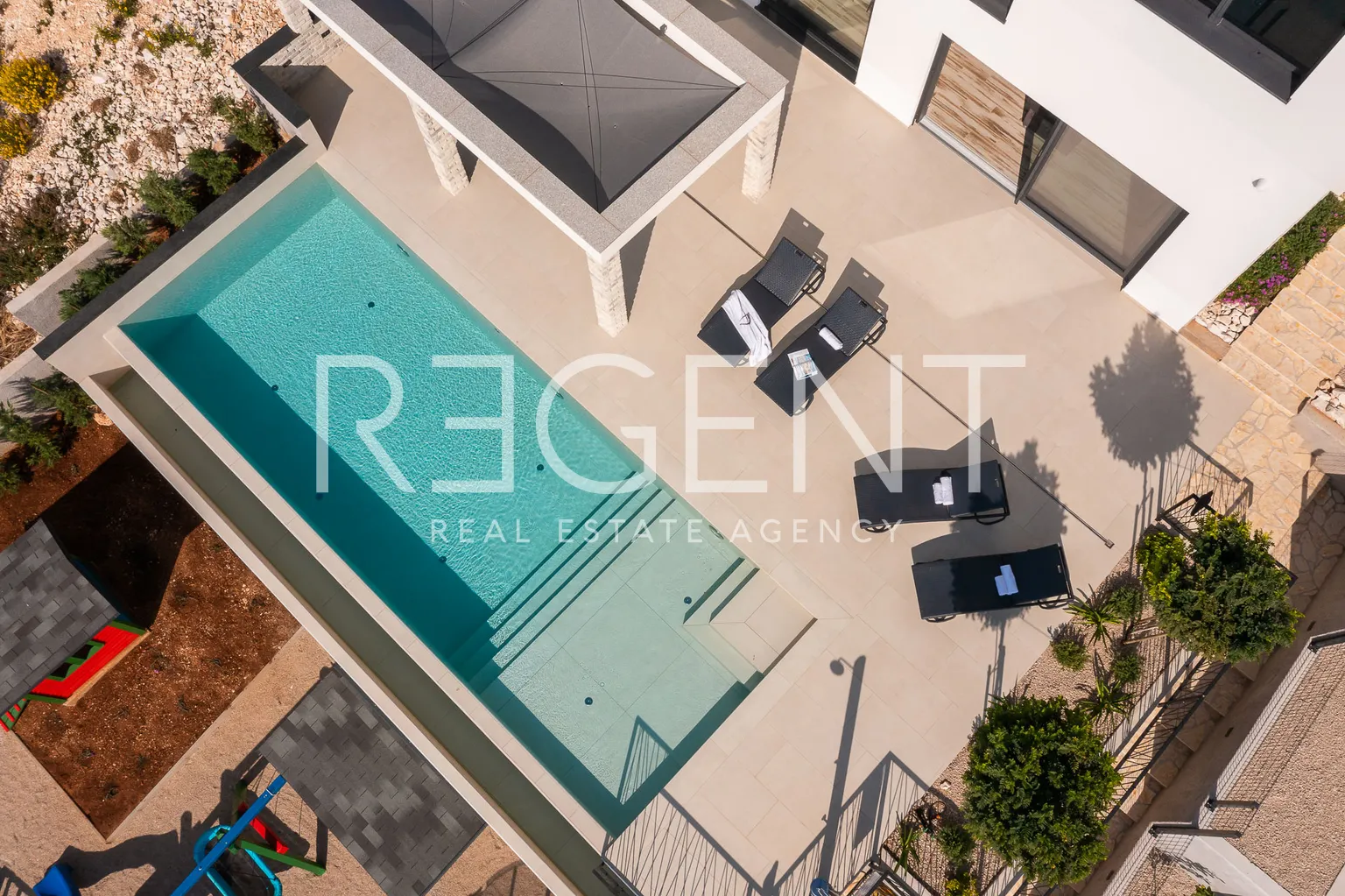 Šibenik, Žaborić - Moderne, neu erbaute Villa mit Pool 380 m2