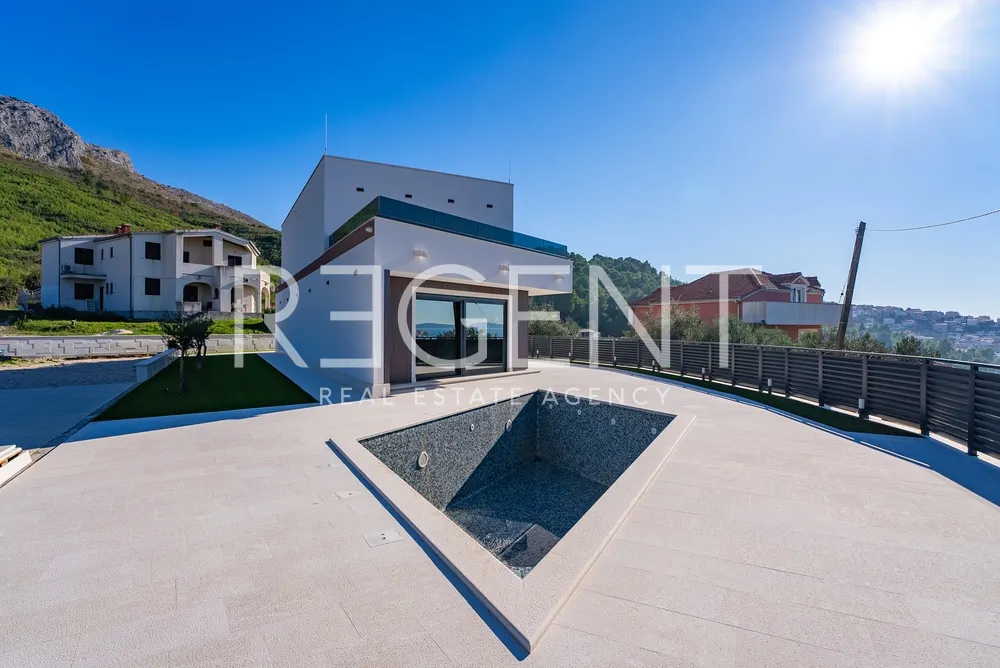 Split, Strožanac - Moderní vila s výhledem na moře, bazénem a pomocnou budovou 50 m2