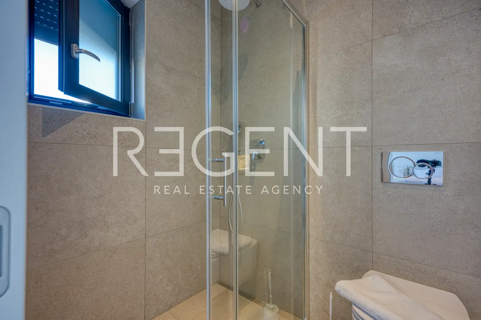 Kuća 230 m² — grijani bazen, krovna terasa, Poreč