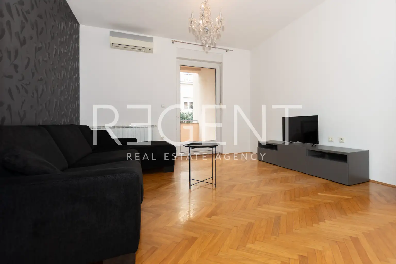 Zagreb, Maksimir - Dvosoban stan u urbanoj vili s parkingom