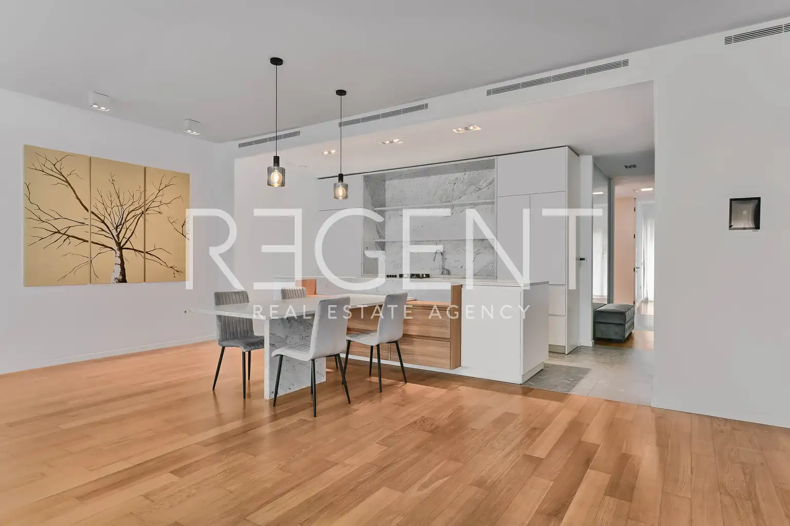 Zagreb, Ban Centar – Trosoban stan 131 m2