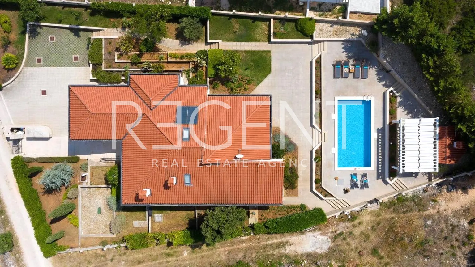 Istra, Poreč – Prostrana i elegantna vila s bazenom 400 m2