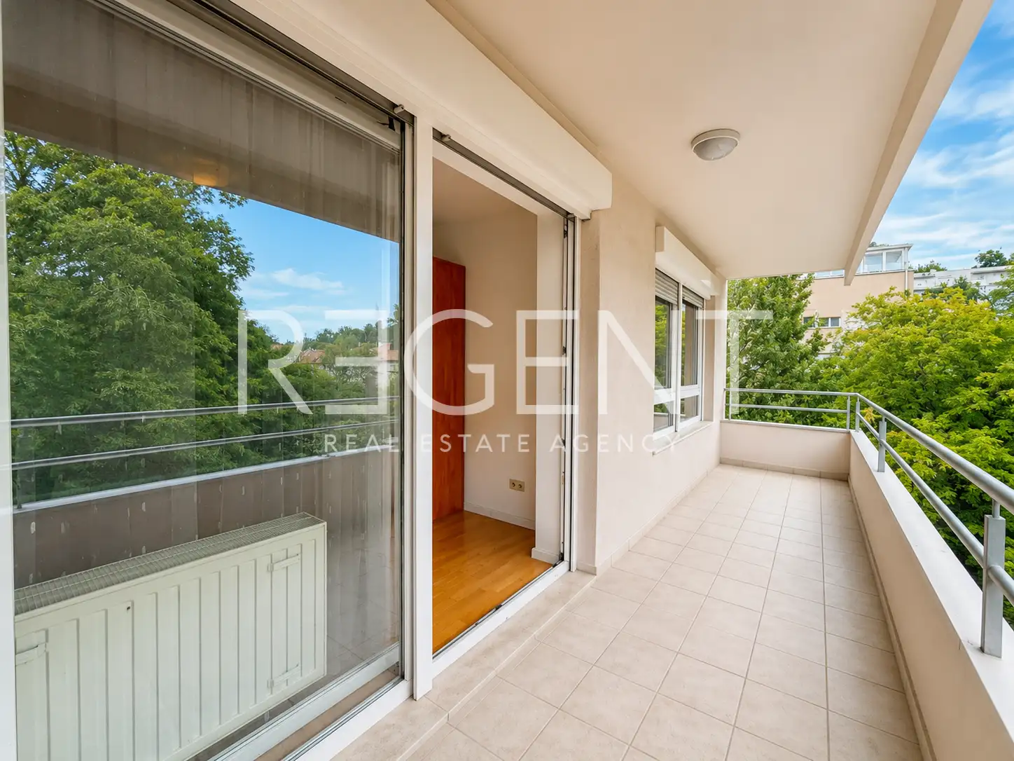 Stanovanje 145 m², center Zagreba — 2 terasi, parkirišče, opremljeno