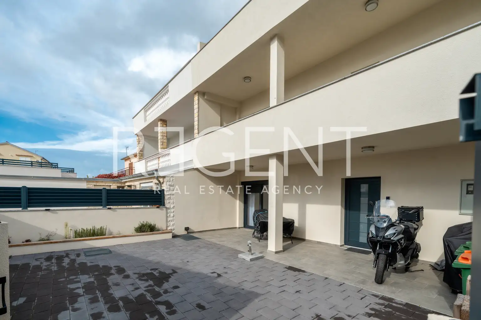 Vodice, Zatonska Straße - Doppelhaushälfte in ausgezeichneter Lage