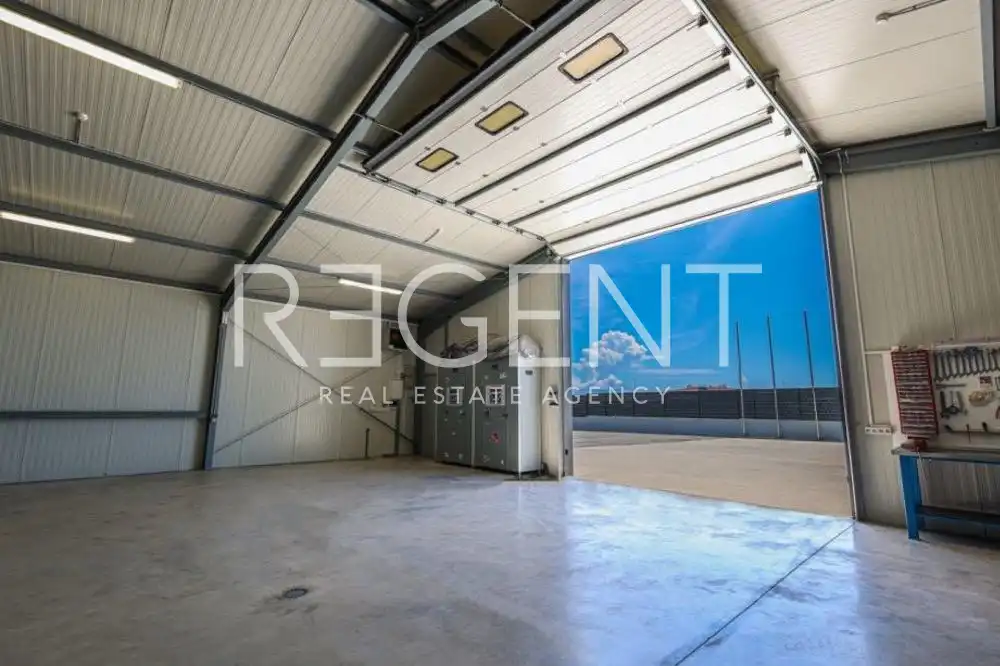 Trogir, Plano - obchodný priestor 500 m2