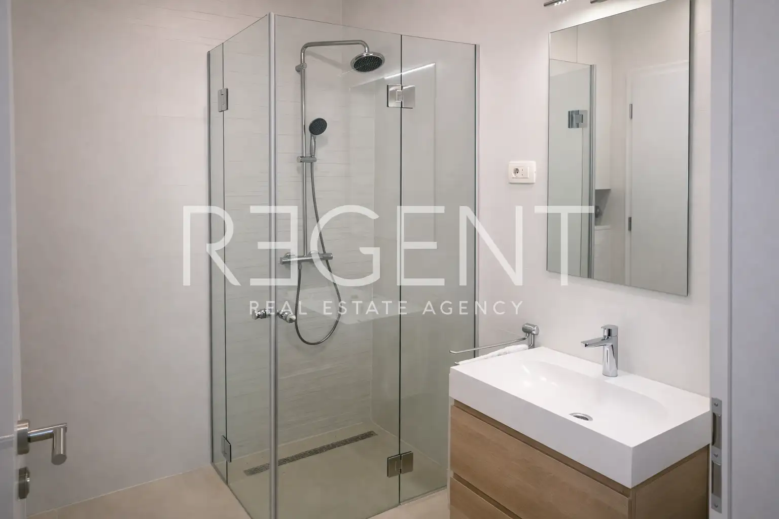 Split, Trstenik - Moderní studio k pronájmu