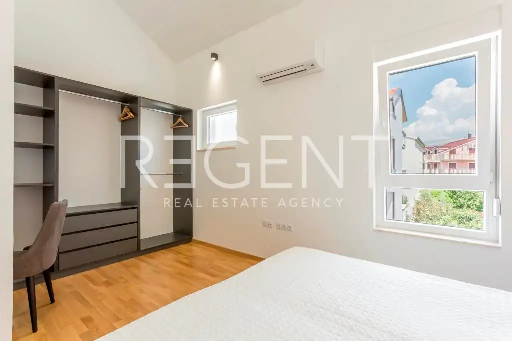 Podstrana - Three-room apartment with a terrace