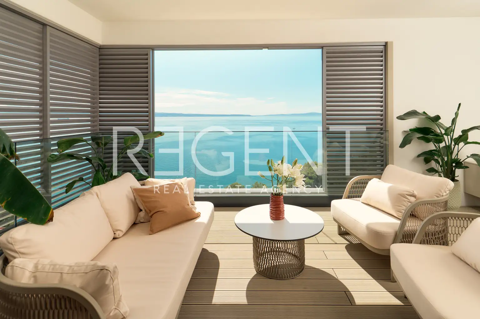 Split, Žnjan - Dvojizbový byt s loggiou a výhľadom na more