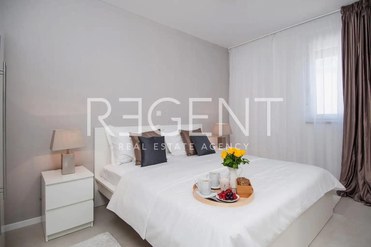 Split, Žnjan-dvosoban s balkonom, drugi red od mora