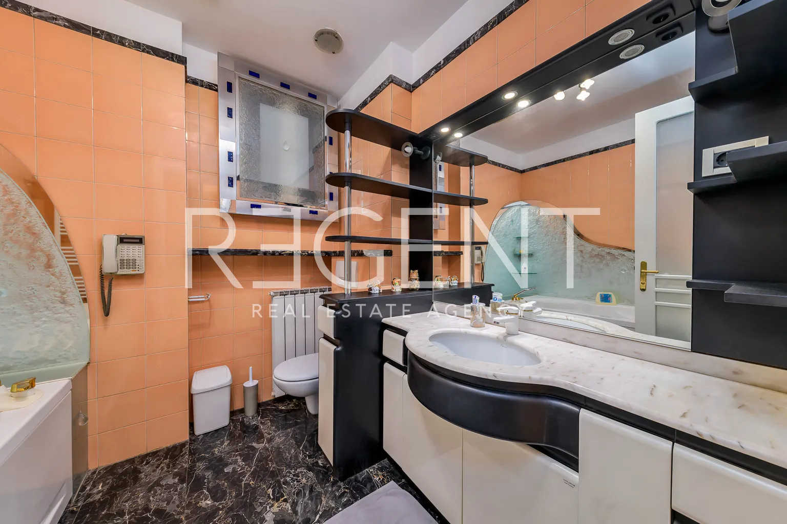 Záhřeb, Náměstí bána Josipa Jelačiće - Čtyřpokojový byt 160 m2 k pronájmu