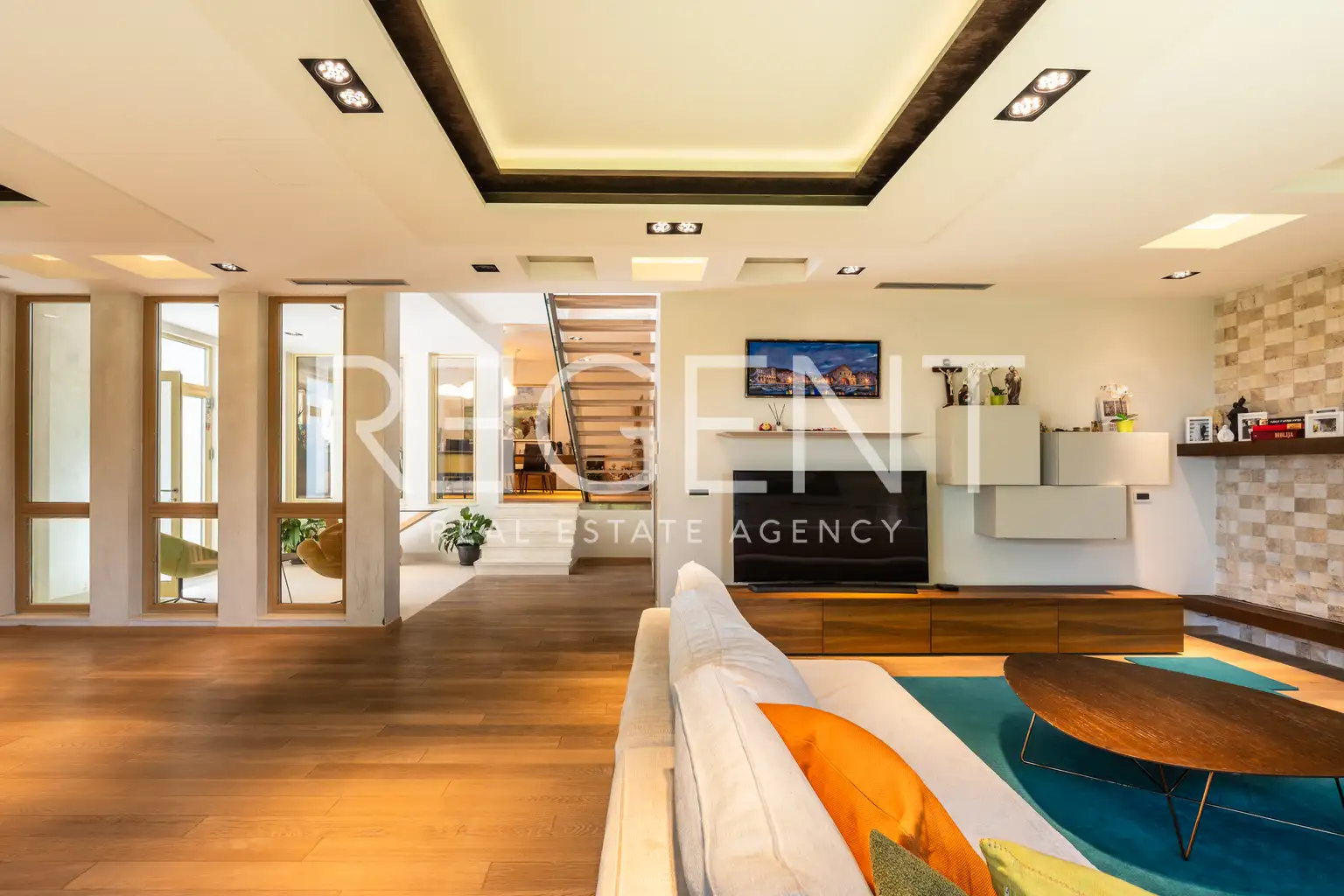 Kuća 376 m², Gornje Prekrižje — parcela 704 m²