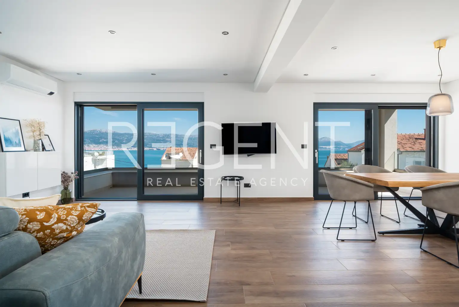 Trogir, Slatine - Zwei-Zimmer-Wohnung mit Terrassen und Meerblick
