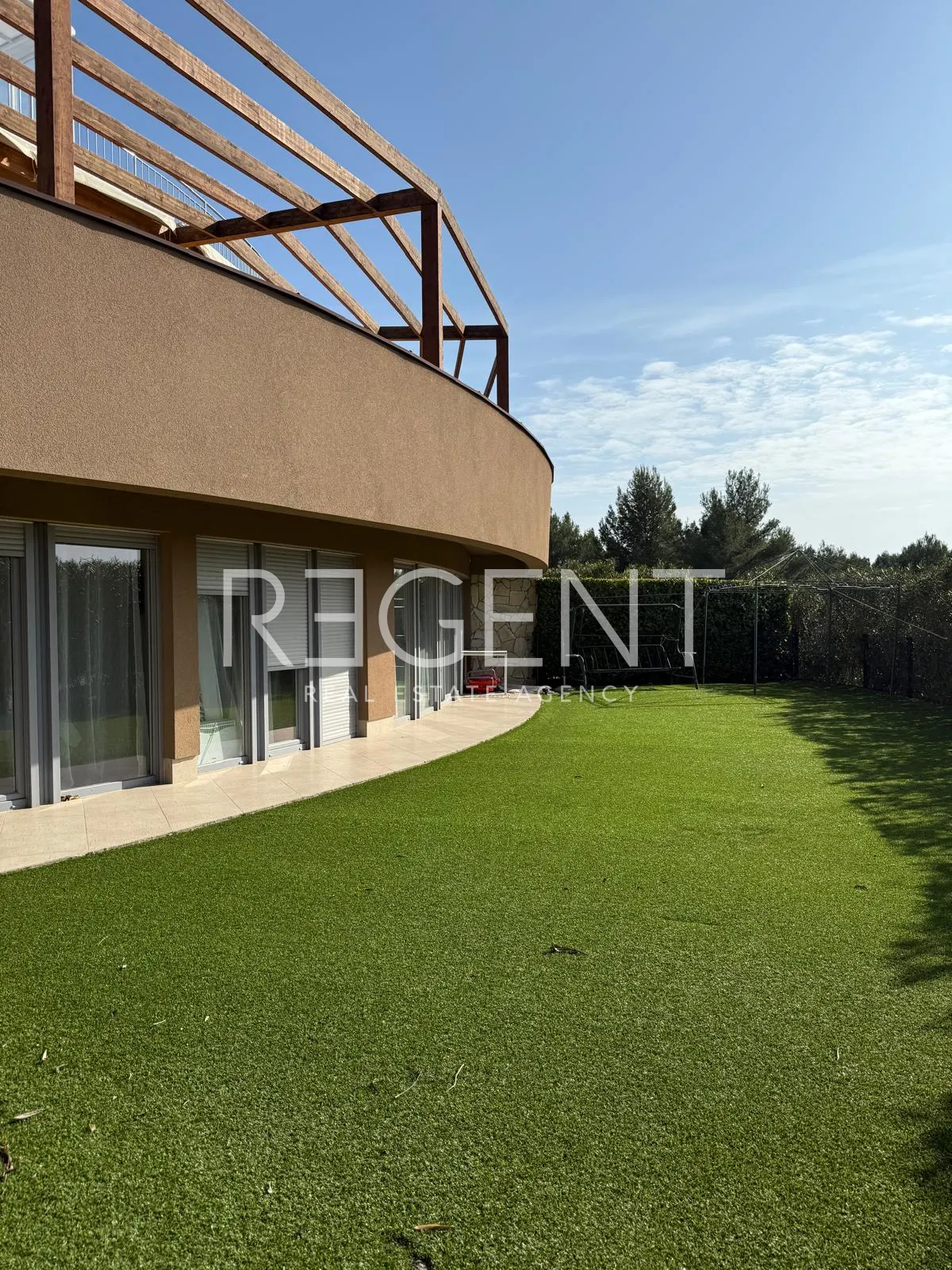 Šibenik, Podsolarsko - Dvoupokojový byt se zahradou 91 m2