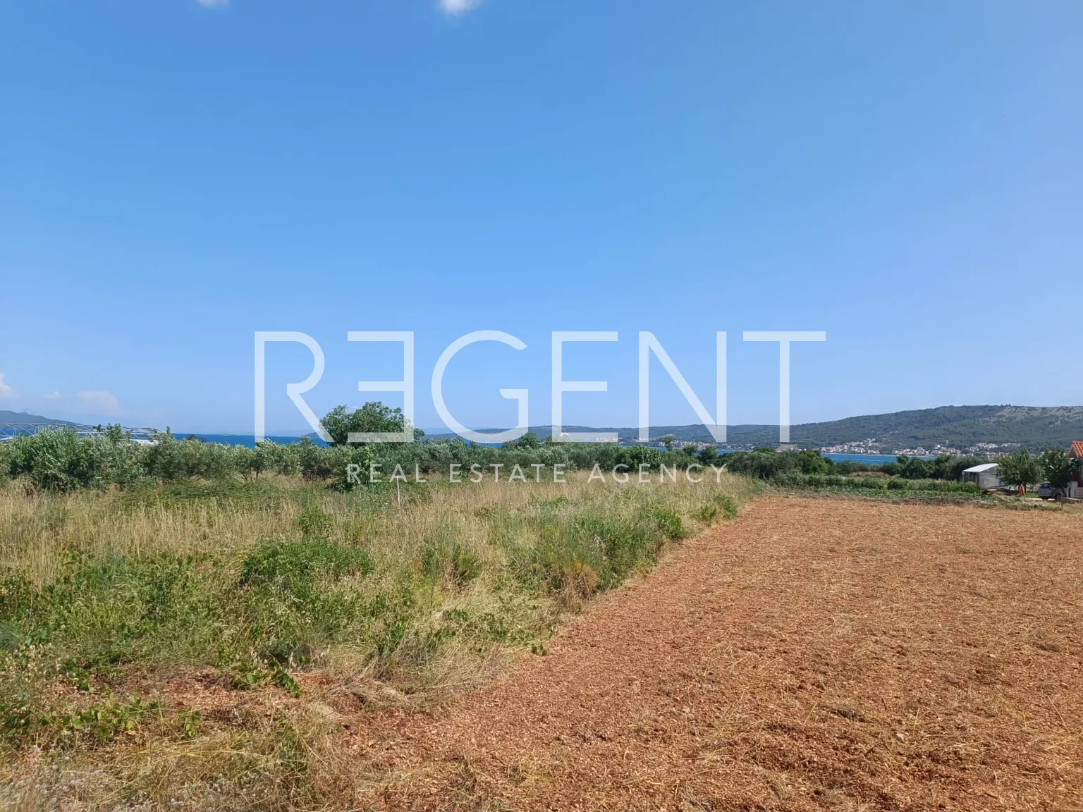 Split, Kaštel Štafilić - stavební pozemek v první řadě u moře, 5600 m2