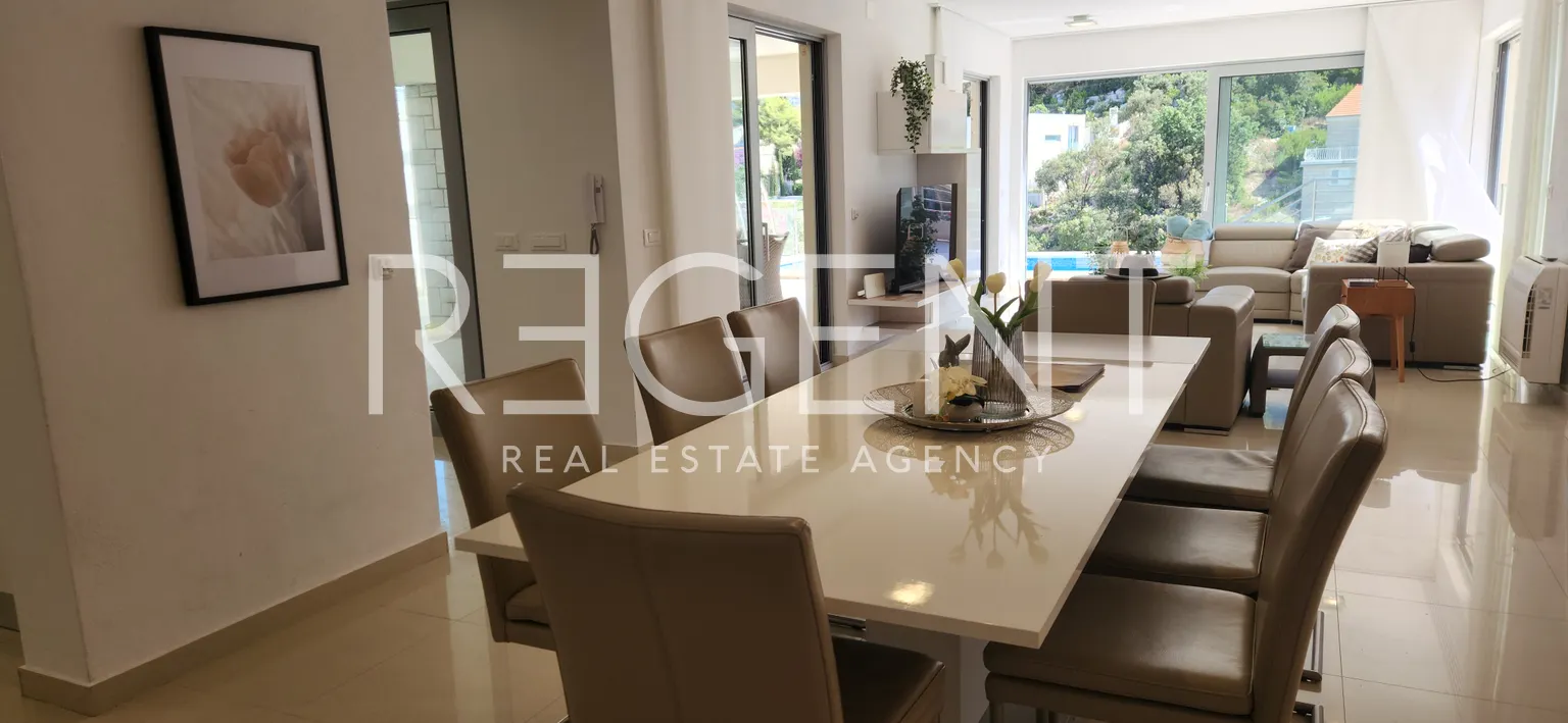 Korčula, Žrnovo - Vila prvi red uz more 280 m2