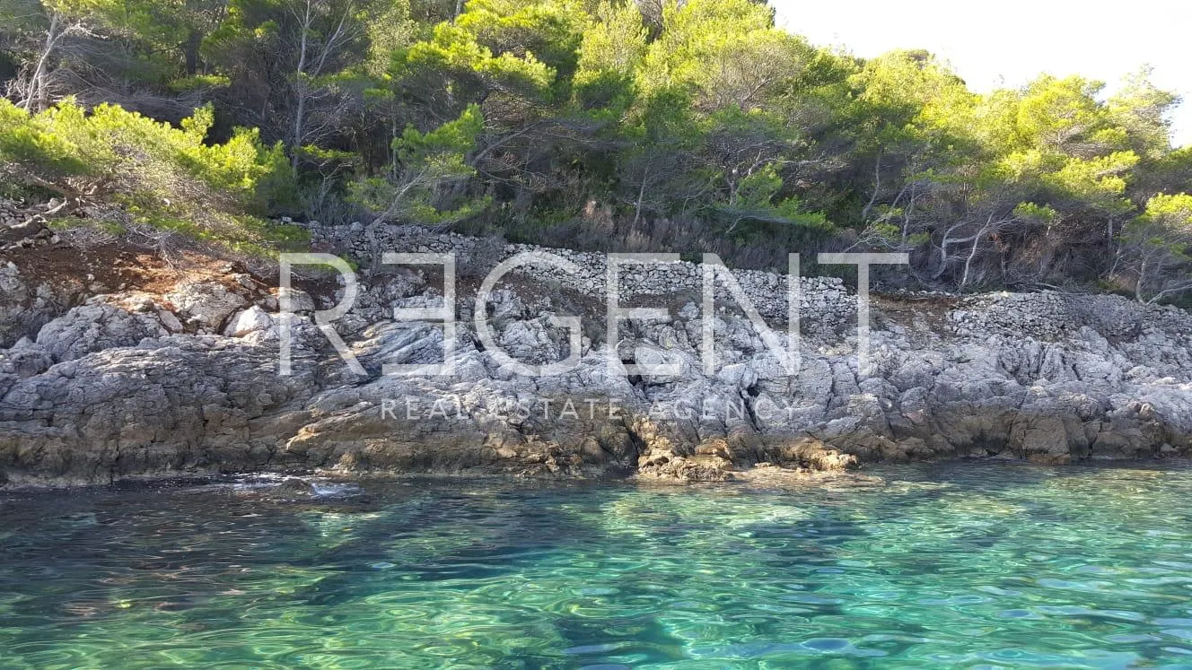 Vis - poljoprivredno zemljište 9.000 m2