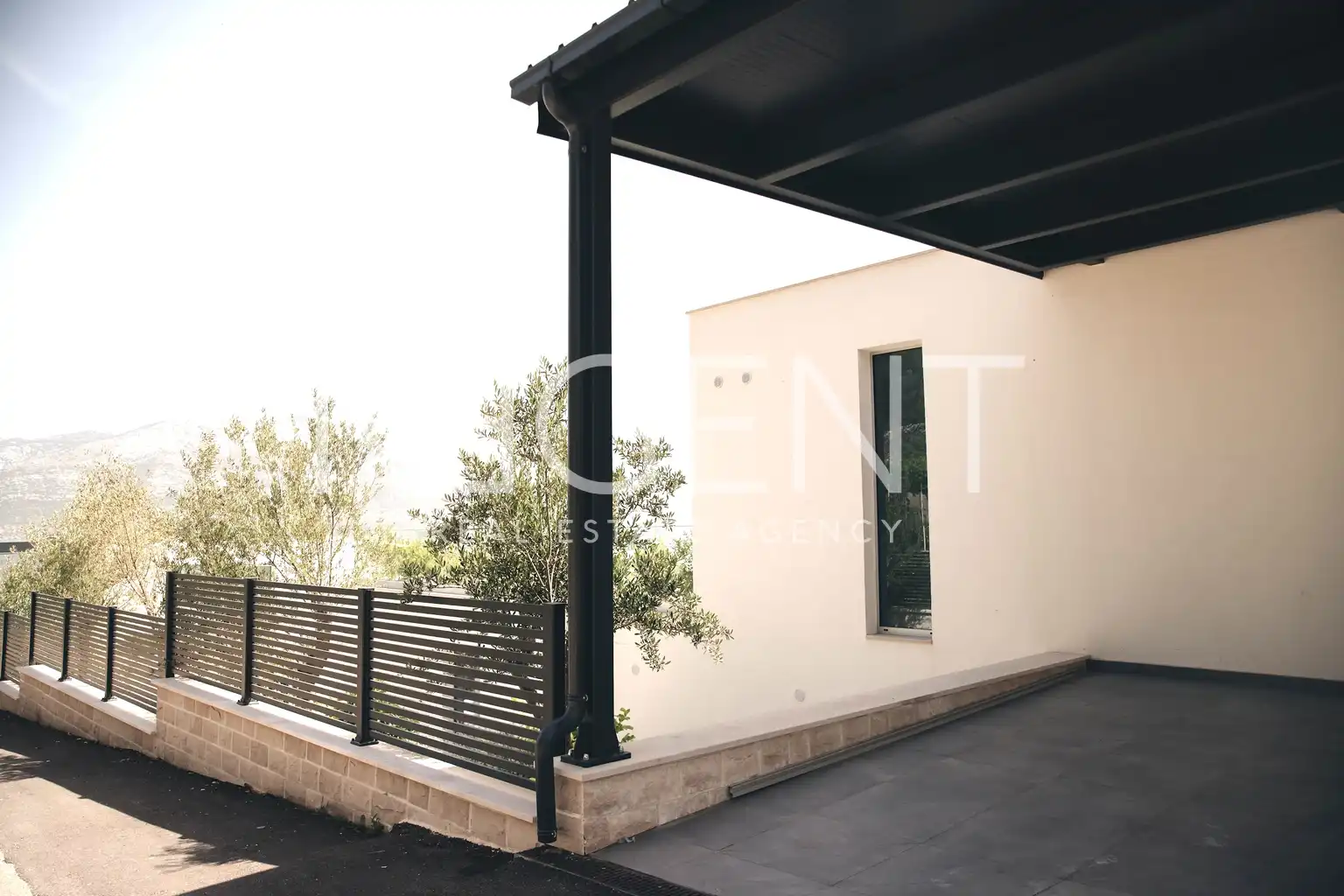 Korčula, Žrnovo - Luksuzna obiteljska vila s prekrasnim pogledom 360 m2