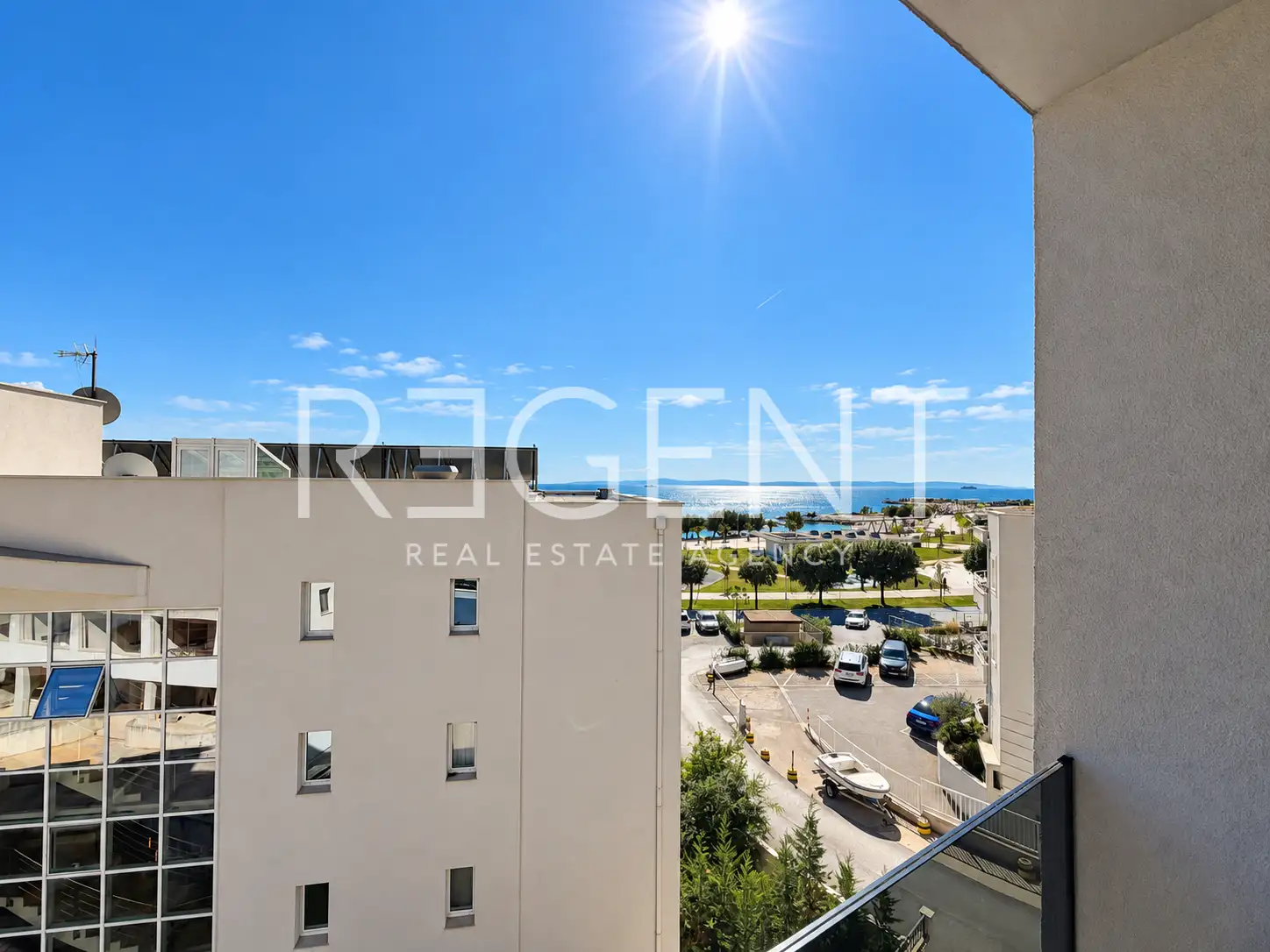 Split, Žnjan – stan 82 m², 2SS, balkon, lift, drugi red do mora
