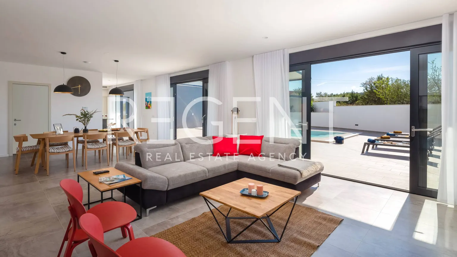 Otok Brač, Milna – Novoizgrađena luksuzna vila od 370m2 s velikim hidromasažnim bazenom