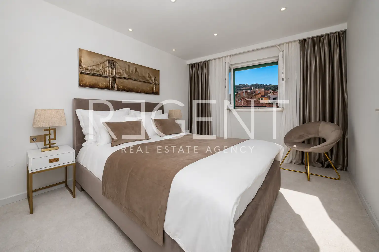 Stan 53 m², Varoš, Split — 2 spalnici, balkon, center