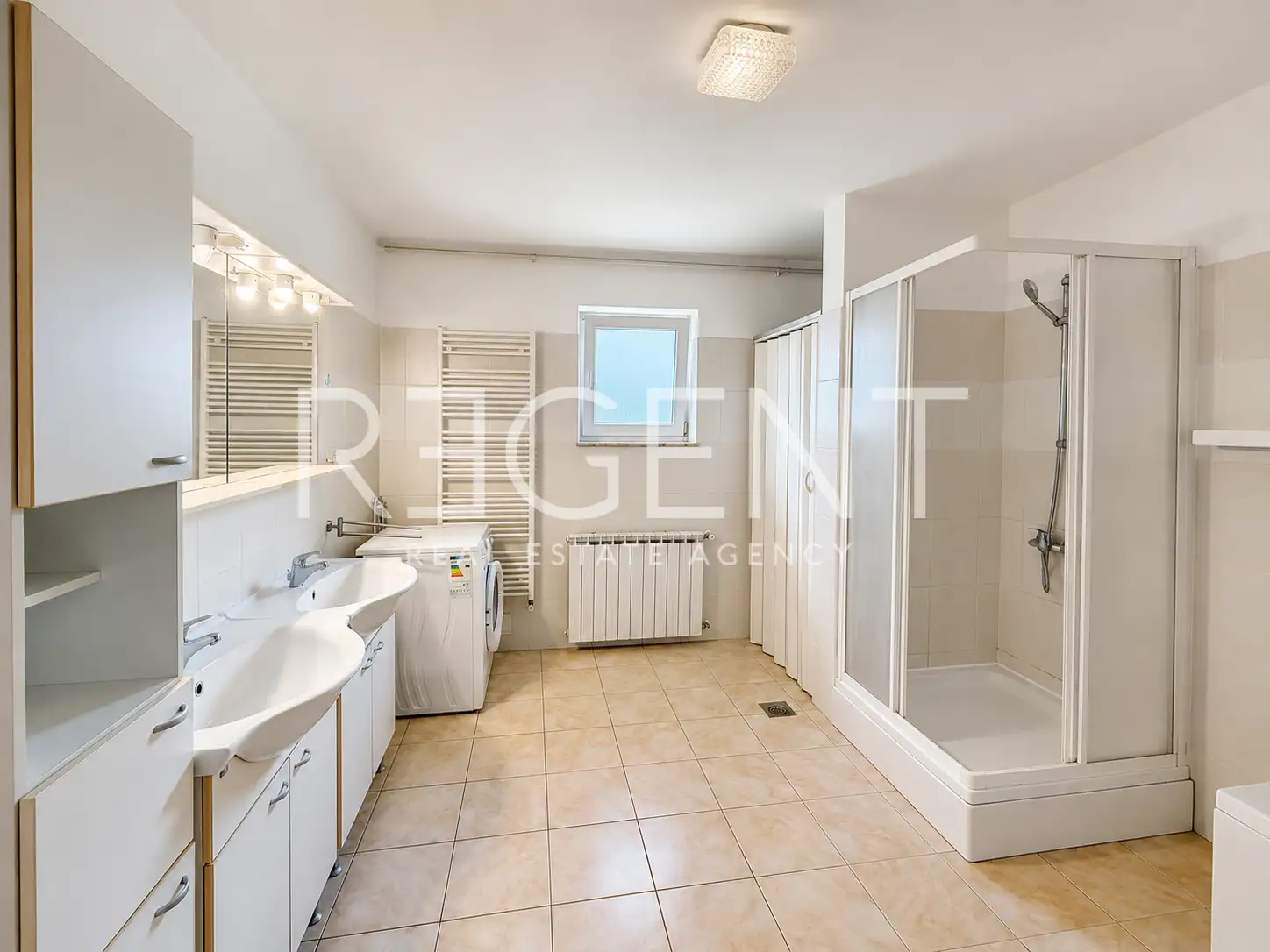 Dům 275 m² k pronájmu, Jazbina — zahrada, 2 garáže