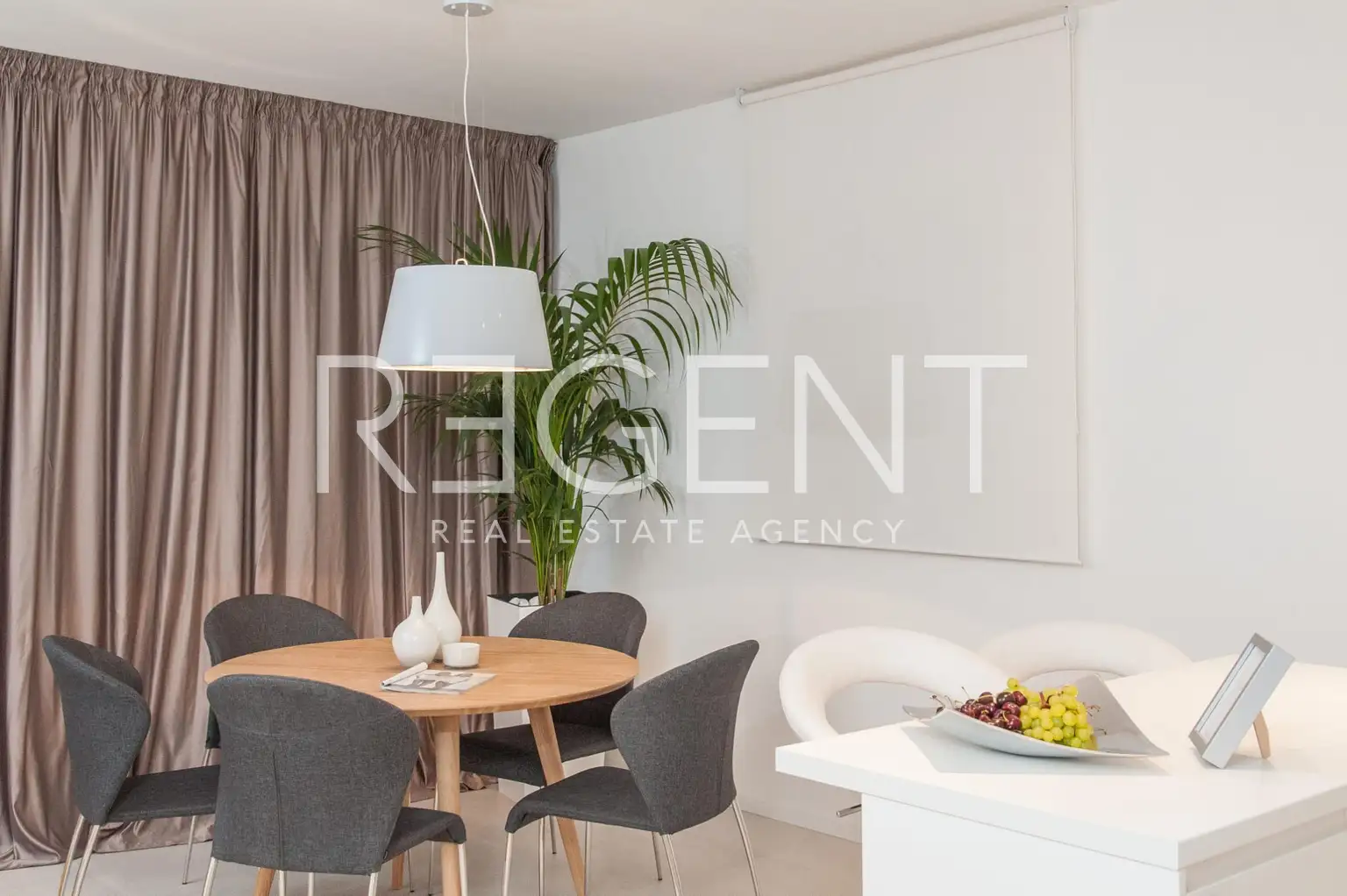 Split, Žnjan -  dvosoban s balkonom, drugi red od mora