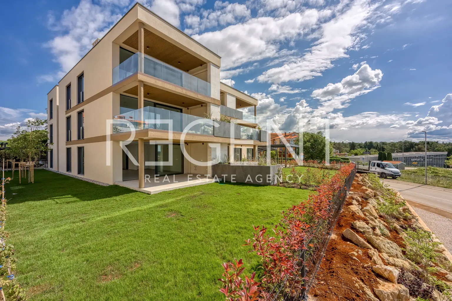 Istria, Novigrad - Trzypokojowy apartament w luksusowym kompleksie mieszkalnym 98 m2
