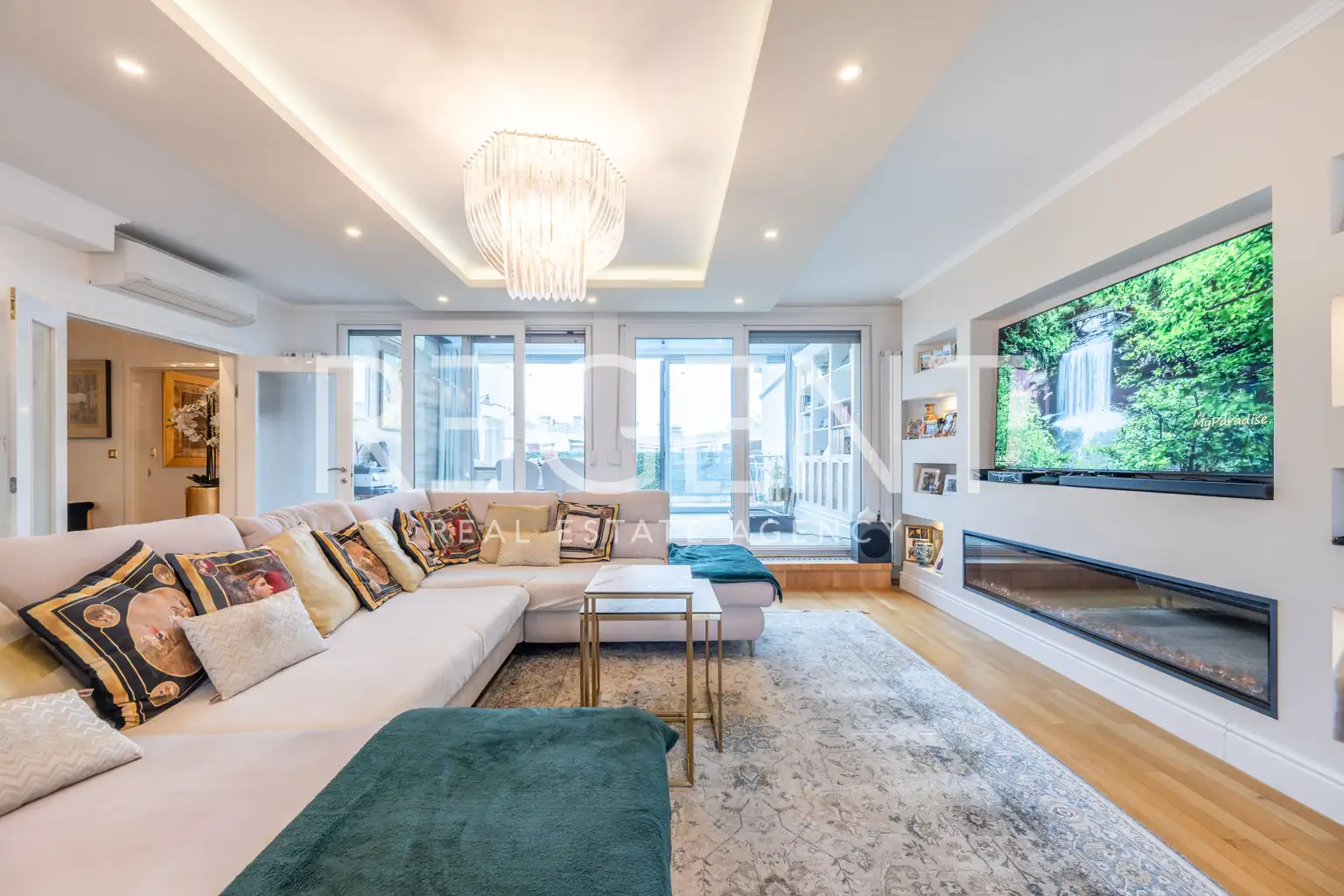 Zagreb, Vrbani III - luxurious penthouse, first row to the lake