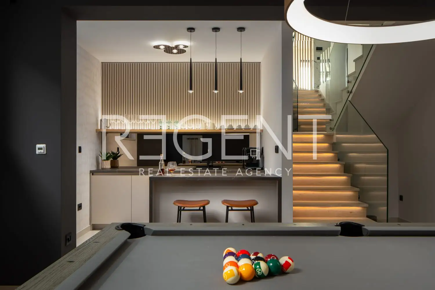 Podstrana - Moderná luxusná vila s bazénom a strešnou terasou