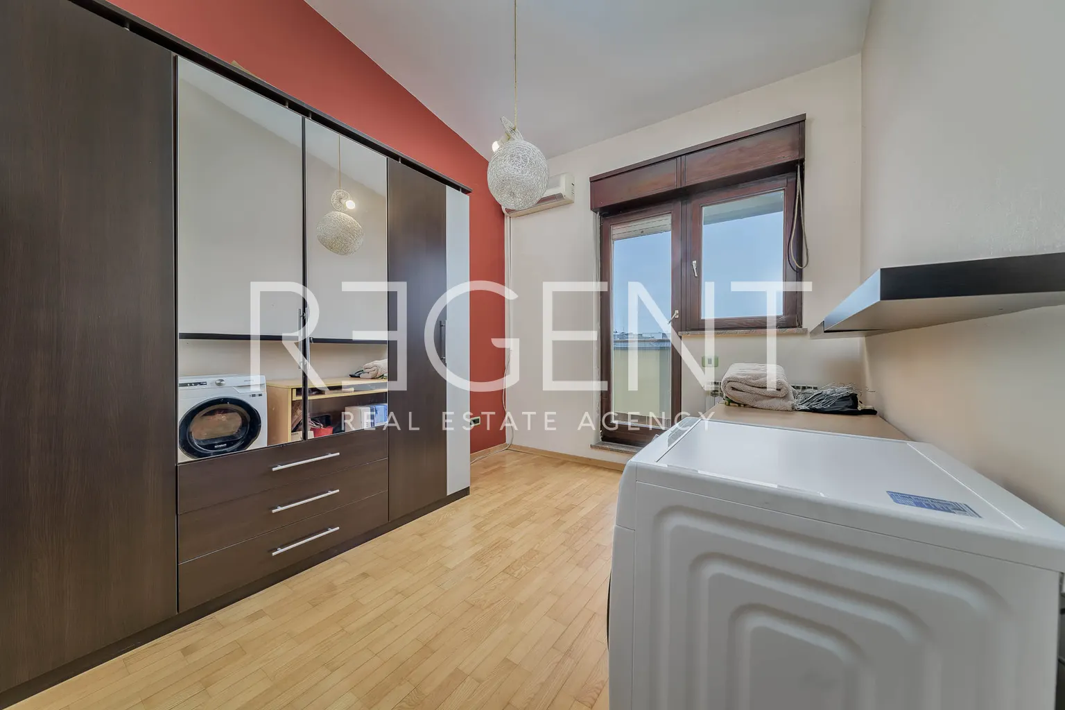 Zagreb, Dugave - Obiteljska kuća NKP 256 m2 na četiri etaže