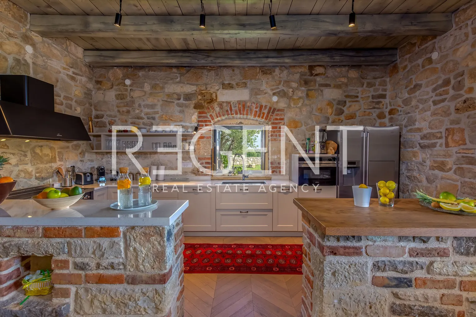Zadar, Murvica – Superbe villa en pierre avec court de tennis sur un terrain de 7800 m2