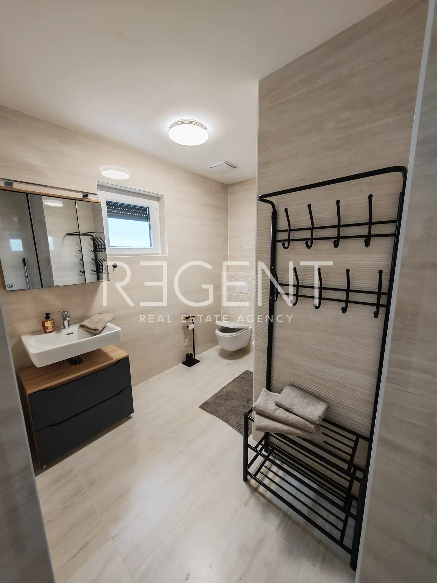 Split, Duilovo - Dvojizbový byt s loggiou a výhľadom na more